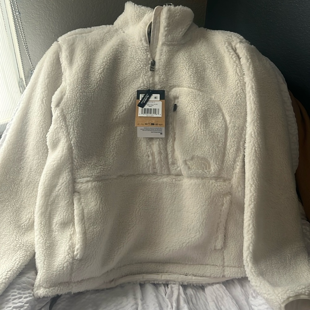 The North face pullover jacket! new with tags!